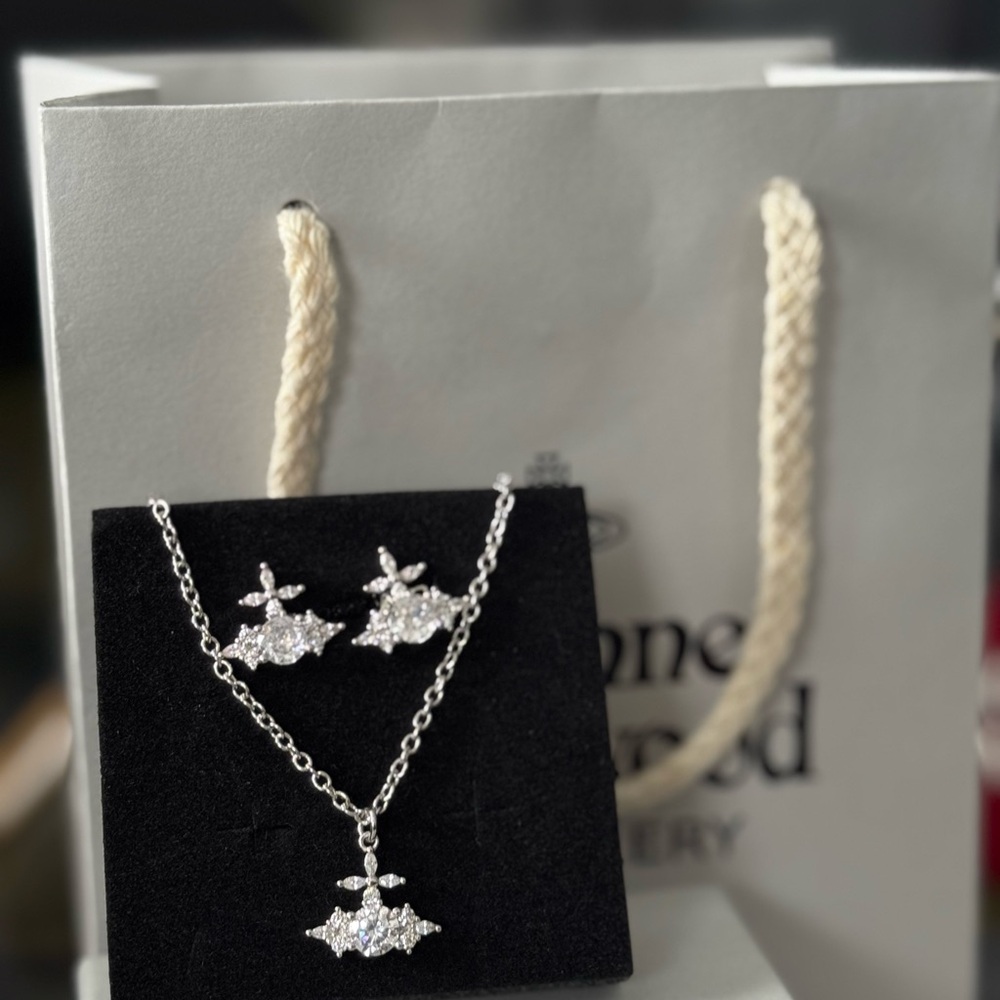 Vivienne Westwood Mini Bas Relief Pendant Necklace & Earrings - Picture 5 of 5